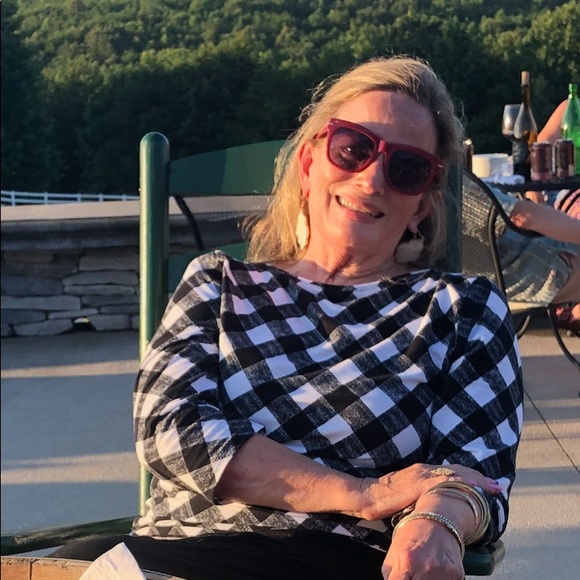 Meet your Posher, Laura - Picture 1 of 1